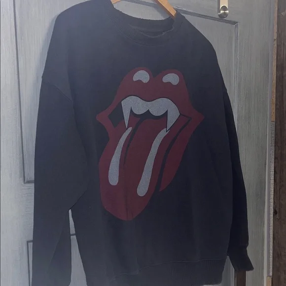 American Eagle Women’s XXS Oversized Rolling Stones Vampire Crewneck Sweatshirt - Picture 6 of 11